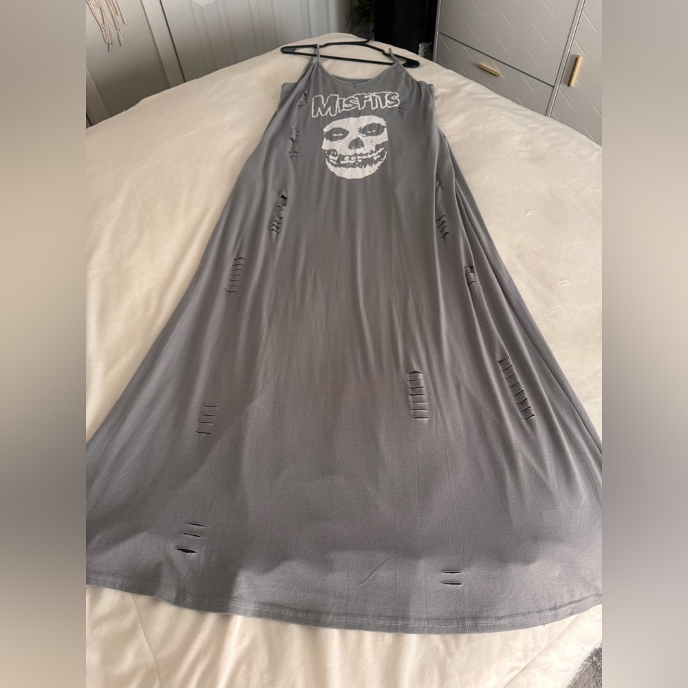 Misfits "Crimson Ghost" Skull Maxi Dress - Picture 8 of 11
